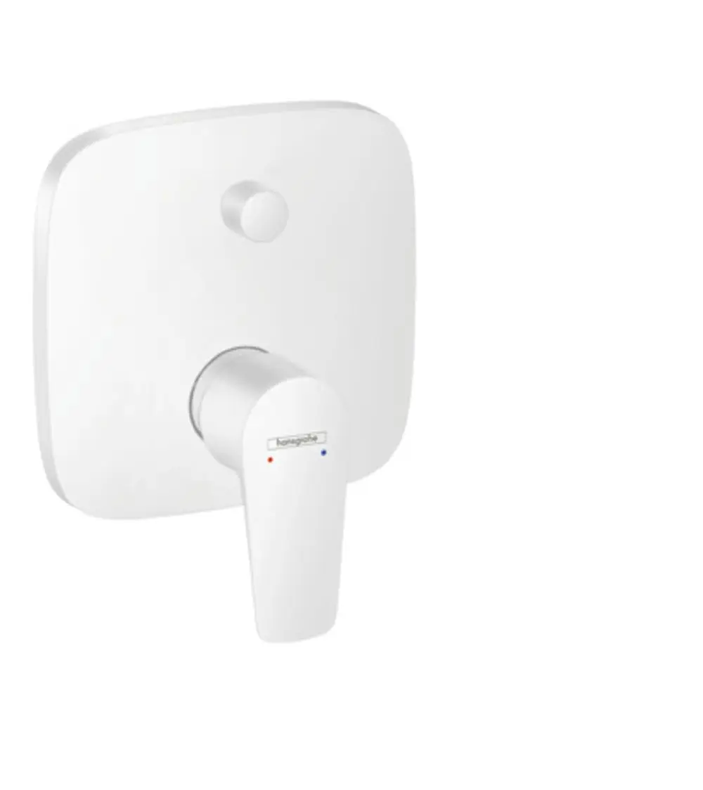 Weißer Unterputz-Wannenmischer von Hansgrohe mit integrierter Sicherungskombination. Enthält einen Hebel für die Wassertemperatur und einen zusätzlichen Regler.